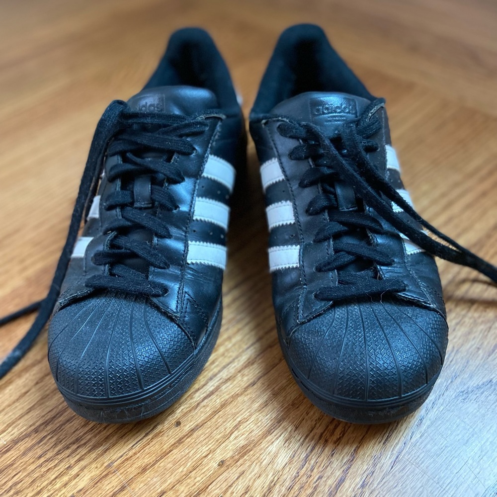 Men’s 7.5 Ladies 9.5 Adidas Superstars